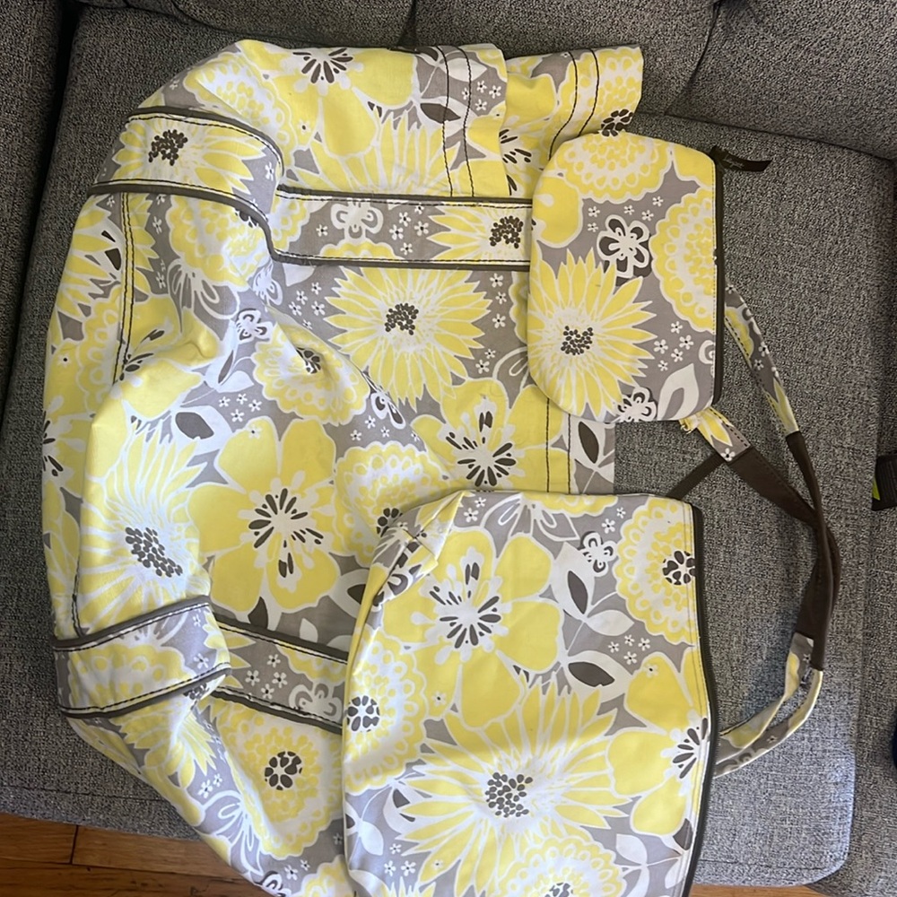 NWOT Summer Insulated Tote Bag with cosmetic and smaller matching bags
